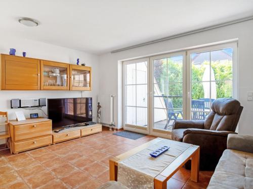 Posezení v ubytování Holiday Home Haus 99 - Seepark Burhave by Interhome