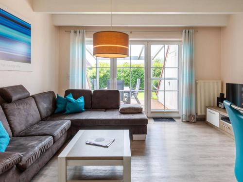 Ruang duduk di Holiday Home MeerZeit I by Interhome