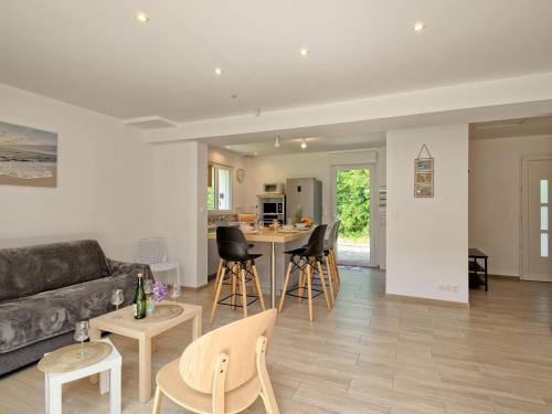 Χώρος καθιστικού στο Holiday Home Kermorvan by Interhome