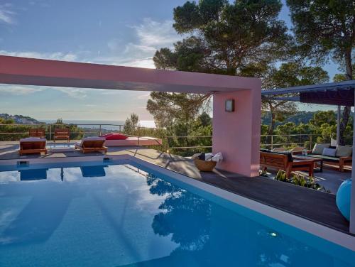 Casa con piscina y vistas en Villa Ibiza Sea and Sunset View, en Illes Balears