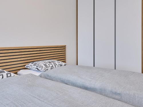 Apartment Chic Mountain Terrace Lounge by Interhomeにあるベッド