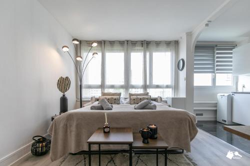 Ένα ή περισσότερα κρεβάτια σε δωμάτιο στο MBA - Jarry Splendide Appart Proche Château de Vincennes