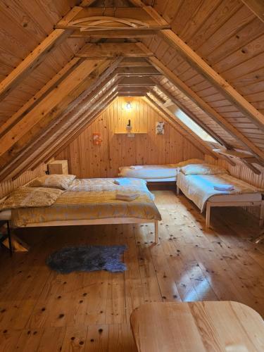 Postel nebo postele na pokoji v ubytování Cottage Ladybug