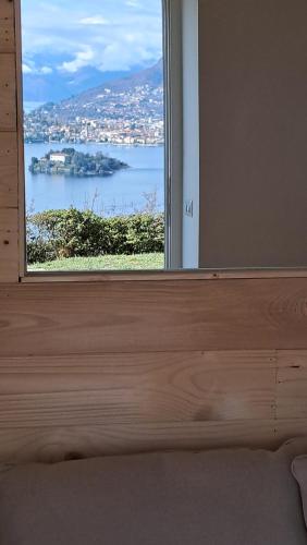 a bedroom with a window with a view of the water at Shambala Home Casa Luna in Someraro