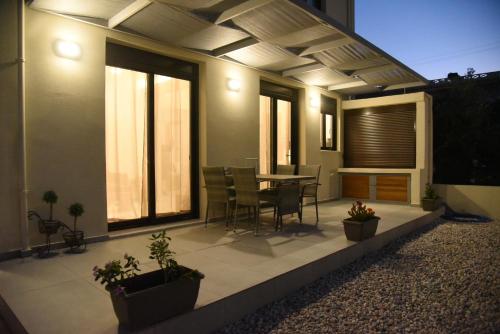 Imagen de la galería de Pirgos Deluxe Apartment - Private Parking, en Kissamos