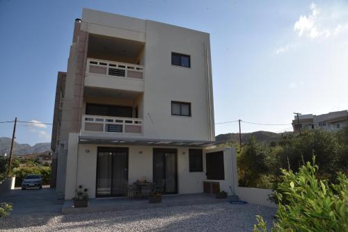 Pirgos Deluxe Apartment - Private Parking