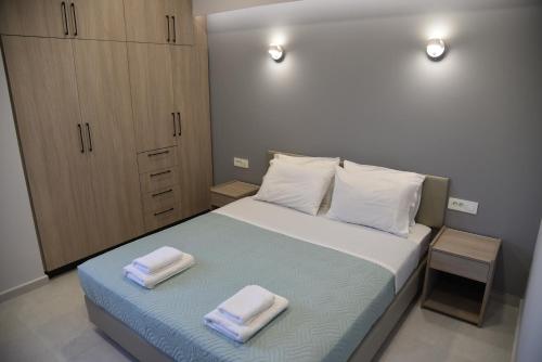 Pirgos Deluxe Apartment - Private Parking