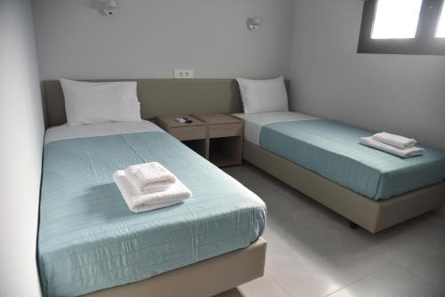 Pirgos Deluxe Apartment - Private Parking