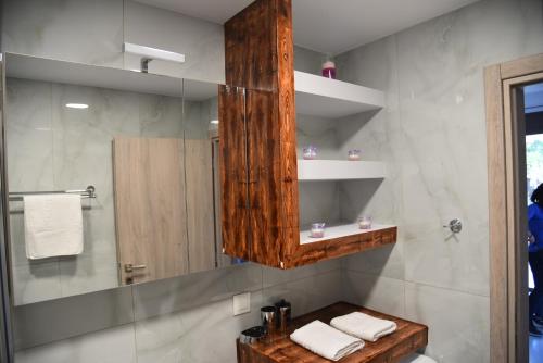 Pirgos Deluxe Apartment - Private Parking