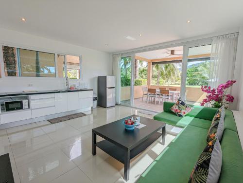 Dapur atau dapur kecil di Poolside Apartments and Rooms - by KohChangVillas