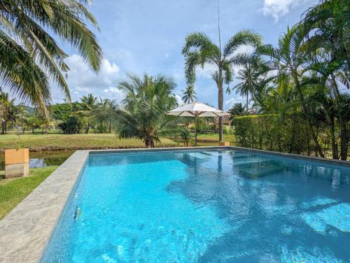 Kolam renang di atau dekat dengan Poolside Apartments and Rooms - by KohChangVillas
