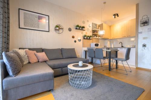 a living room with a couch and a table at Apartman Ivona - Vila Peković in Zlatibor