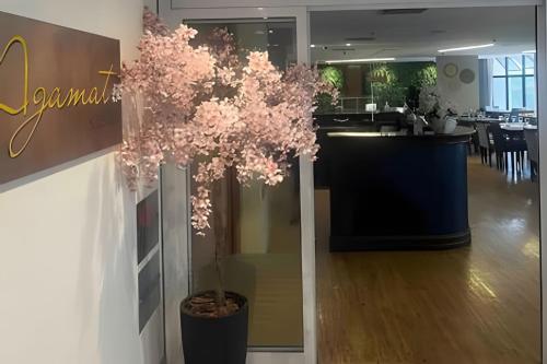 a potted tree in the lobby of a restaurant at Flat Live Vila Mariana/Ibirapuera (Apto 1002) in Sao Paulo