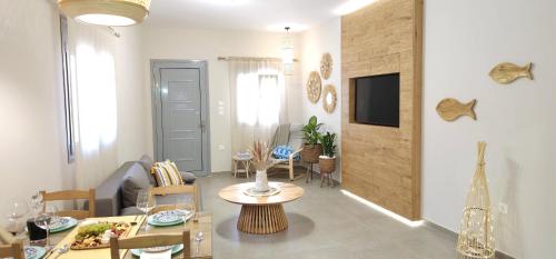 TV a/nebo společenská místnost v ubytování Aeraki Luxury Apartment