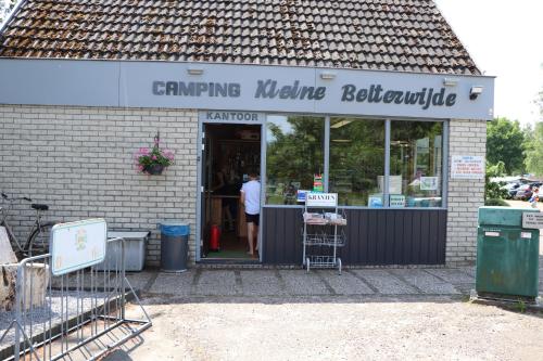 Φωτογραφία από το άλμπουμ του Camping Kleine Belterwijde, Pod, Tiny House aan het water σε Belt-Schutsloot
