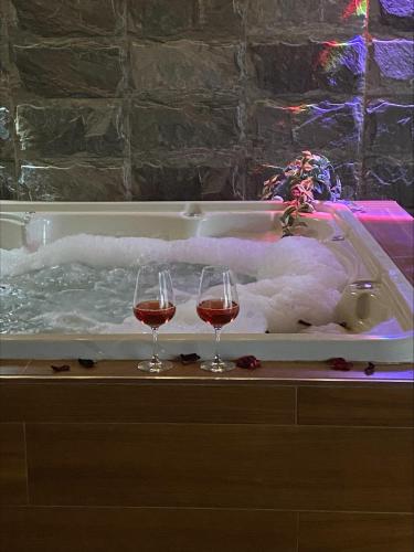 two glasses of wine sitting in a bath tub at Hotel Vista Caribe Azúa in Azua de Compostela
