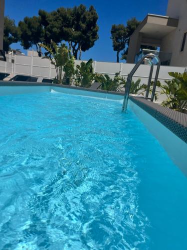 Bazén v ubytování Monopoli EXUMA Luxury House with Pool nebo v jeho okolí