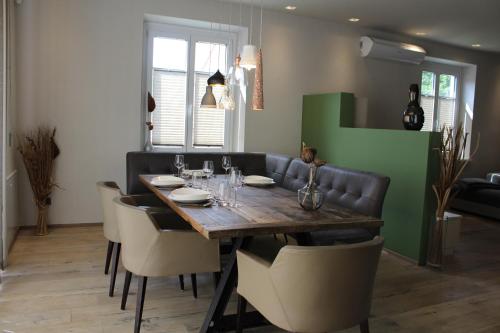 a dining room with a wooden table and chairs at 135qm im Herzen Trofaiachs HS49 in Trofaiach