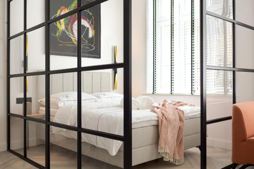 a bedroom with a bed in a room at Loftowe Zacisze Elbląg in Elblag