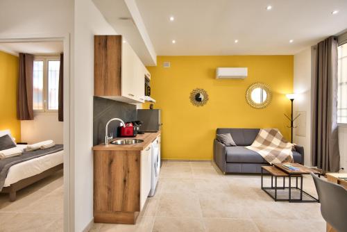 A seating area at Cosy Apparts Hypercentre de Nice