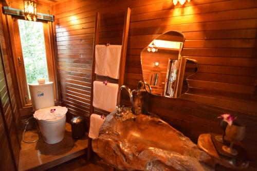 Ein Badezimmer in der Unterkunft Baan Habeebee Resort