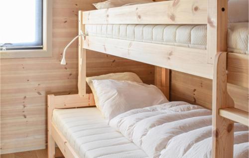 Divstāvu gulta vai divstāvu gultas numurā naktsmītnē 3 Bedroom Amazing Home In Lillehammer