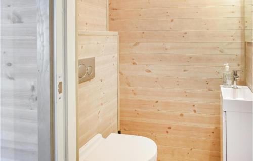 Vannas istaba naktsmītnē 3 Bedroom Amazing Home In Lillehammer