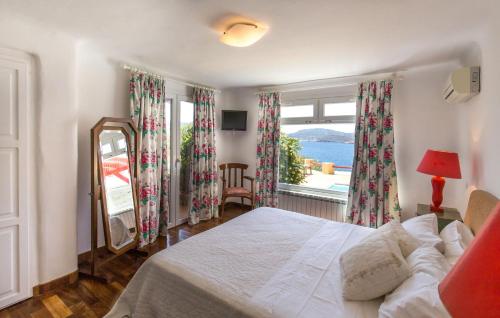 Postel nebo postele na pokoji v ubytování Cosy three bedroom villa in Agios Sostis