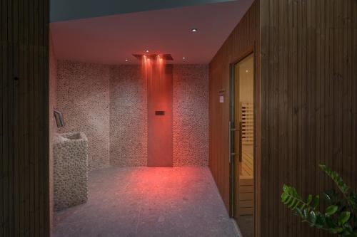 a room with a hallway with a red light at Luxury Glamping Beach Villas Porto Bus in Bale