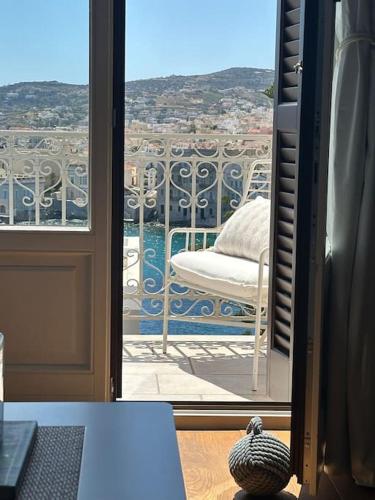 Salty suite -Syros