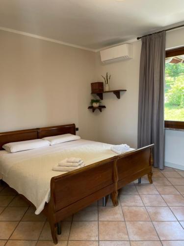 a bedroom with a bed and a window at Heart House Franciacorta in Erbusco