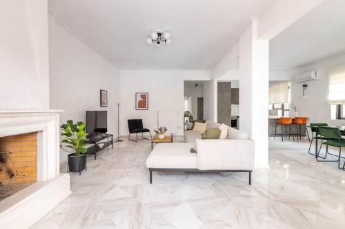 Homely 3BR Getaway in Marousi by UPSTREET