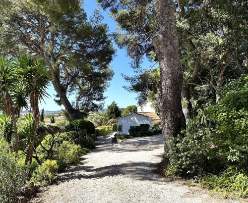 La Tancade, villa pour 8 personnes avec vue mer à 5 minutes de la plage de L'Almanarre à Hyères