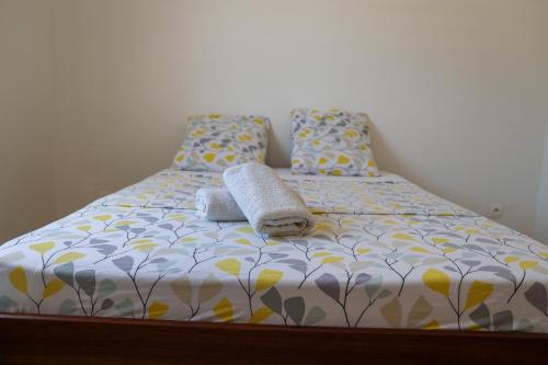 a bed with two towels on top of it at Au coeur de MANA in Mana