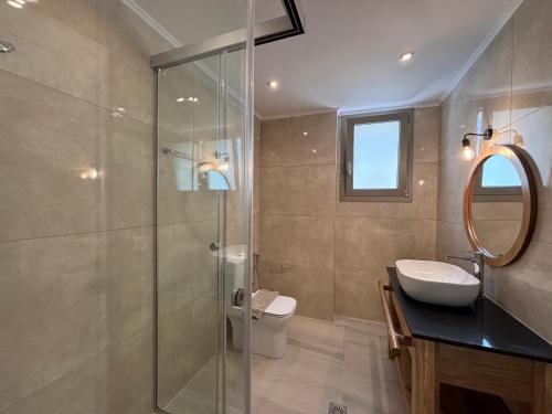 Koupelna v ubytování Ammokrinos Luxury Homes,150m from the beach