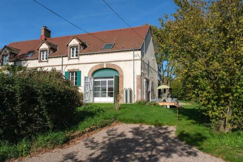 Joli gîte neuf en pleine campagne à 12 min de Sens