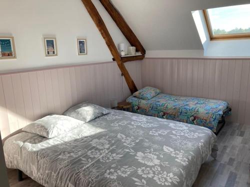 Ένα ή περισσότερα κρεβάτια σε δωμάτιο στο Joli gîte en pleine campagne à 12 min de Sens