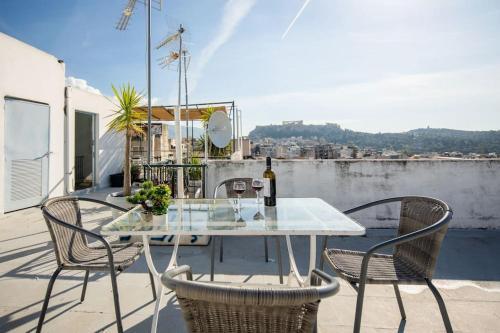 Small studio under Acropolis B!