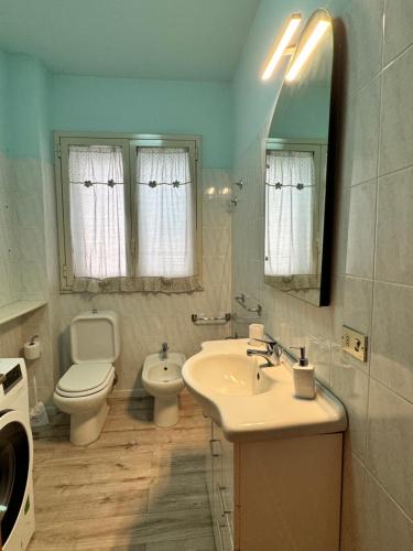 Phòng tắm tại Casa Carolina, a 20 metri dal mare in pieno centro