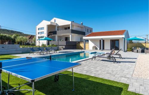 Cozy Home In Glavica With Kitchen