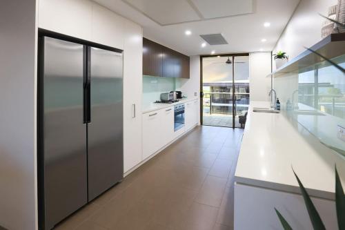 Кухня или мини-кухня в Aqua Vista 3 Bedroom luxury
