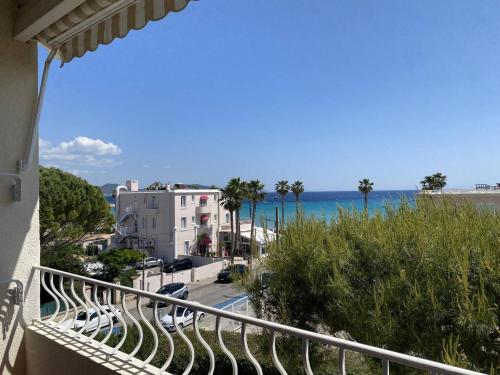 Appartement T2 à La Ciotat - Clim, WiFi, Parking - FR-1-770-25