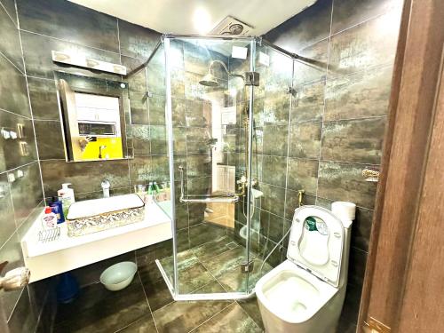 Koupelna v ubytování 5 Star Studio In Vinhomes Green Bay Near My Dinh Stadium and BigC Thang Long