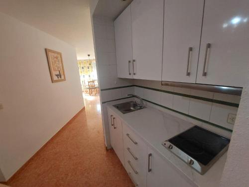 Kuchyňa alebo kuchynka v ubytovaní Apartamento 64F TORROX COSTA