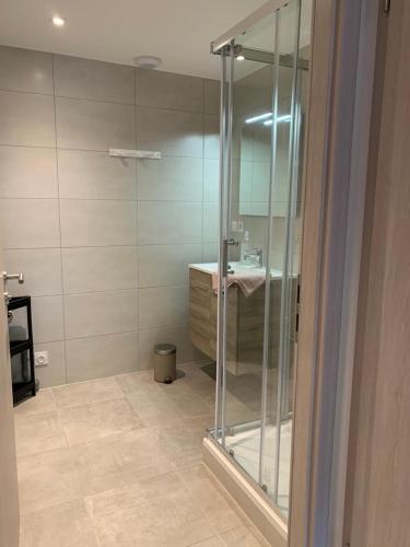 Ένα μπάνιο στο Charmant appartement Soleil du matin et PARKING GRATUIT