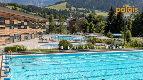 Bazén v ubytování Novotel Megève Mont-Blanc nebo v jeho okolí
