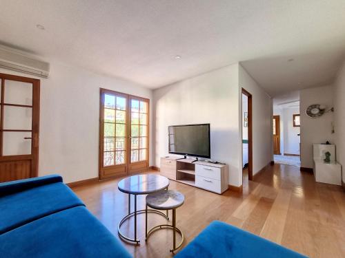 Μια τηλεόραση ή/και κέντρο ψυχαγωγίας στο Maison sur la place du marché à St Chinian