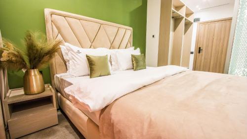 Кровать или кровати в номере Central Carol APARTHOTEL 2