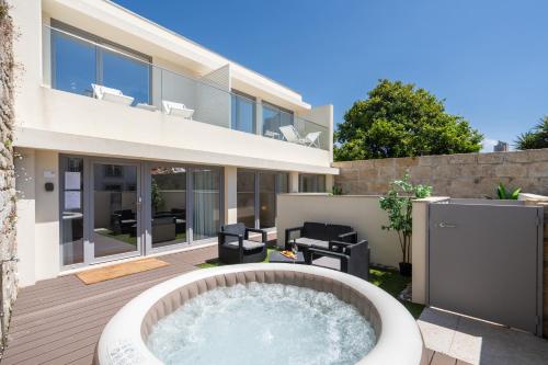 a hot tub in the backyard of a house at Host Wise - Fervença Boutique Palace in Vila Nova de Gaia