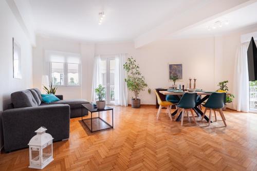 Χώρος καθιστικού στο Edem Beach Apartment by Alimos Marina - Athenian Homes